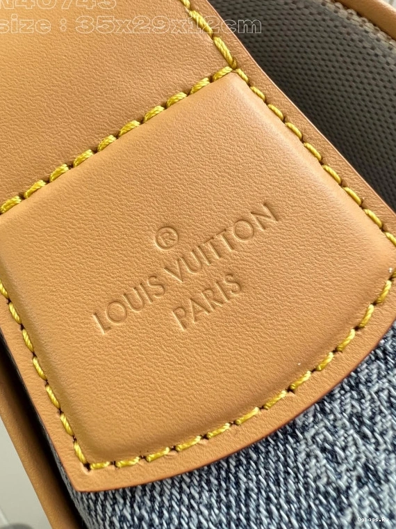 Montsouris MM Messenger VUITTON LOUIS 0316